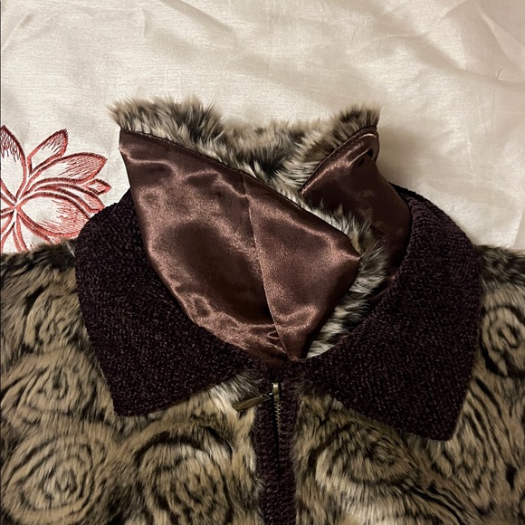 Women’s Faux Fur Vest with Detachable Collar - Size 2X - Picture 6 of 11